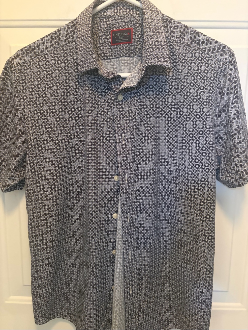 Men's untuck it button down shirt